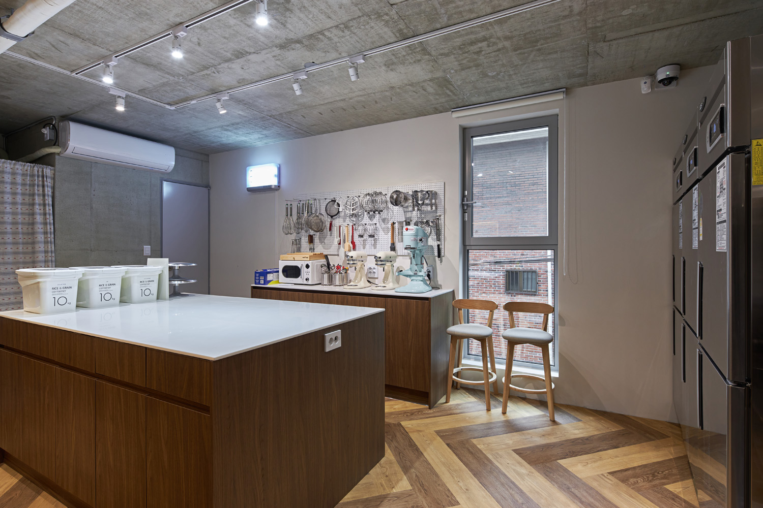 温馨 20 平米蛋糕店，打造甜蜜空间-8