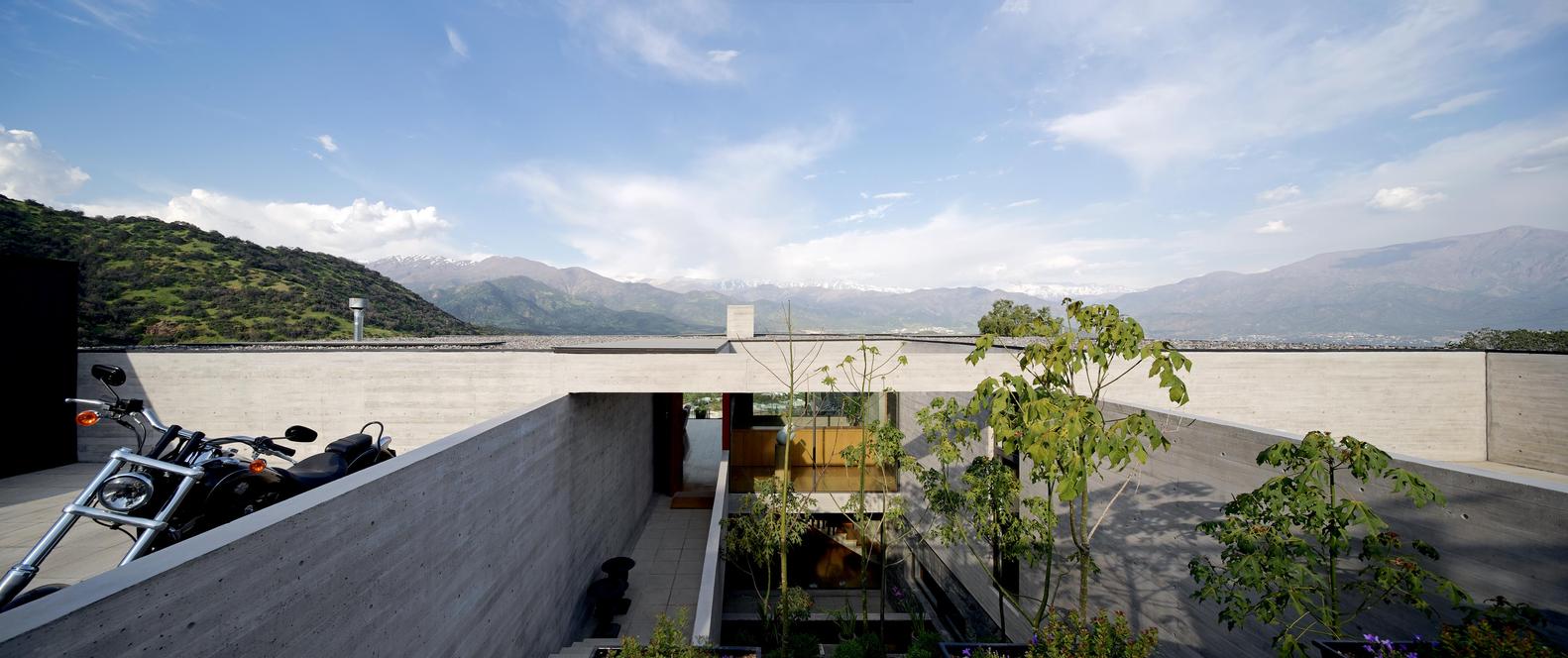 智利 PF House 丘陵景观中的宜居设计-31