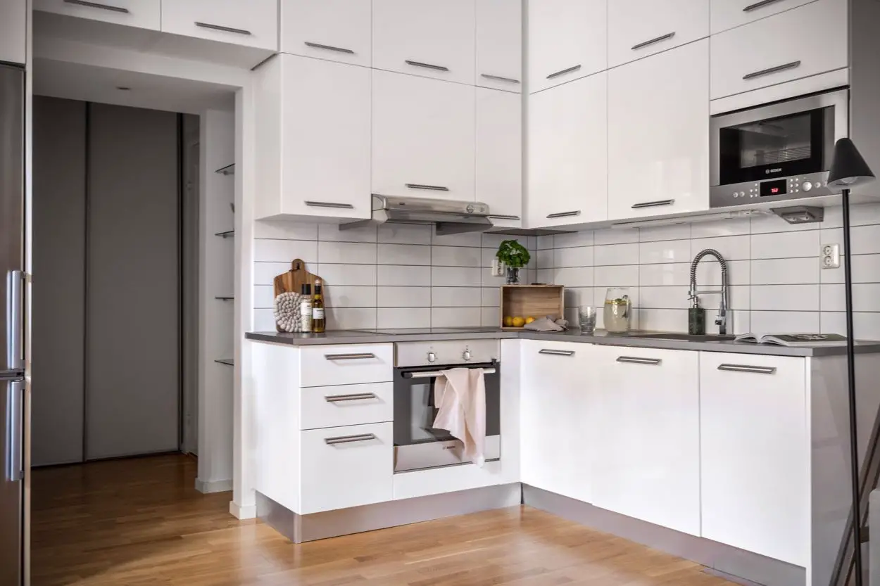 32 平米瑞典风格公寓,高空间利用,复古砖墙为亮点-7