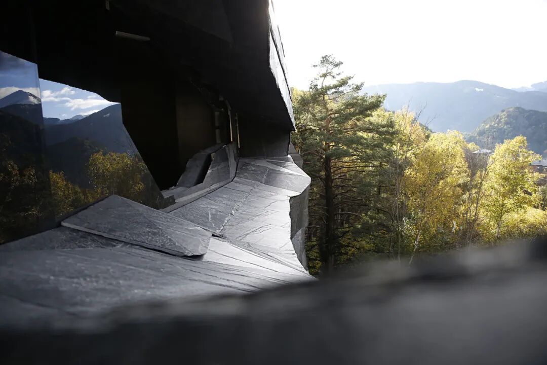 让·努维尔新作|岩石与森林之诗，22000块石材拼贴的豪宅-0