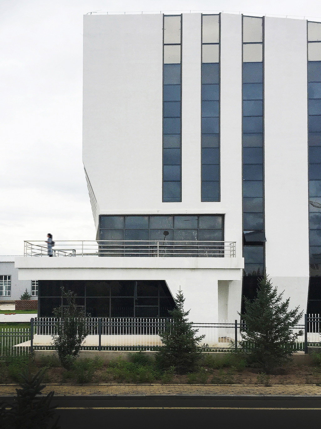 切片层岩 · 赤峰市林西县工业园区的立体艺塑办公建筑丨蒙古丨大连松岩建筑设计院有限公司-14