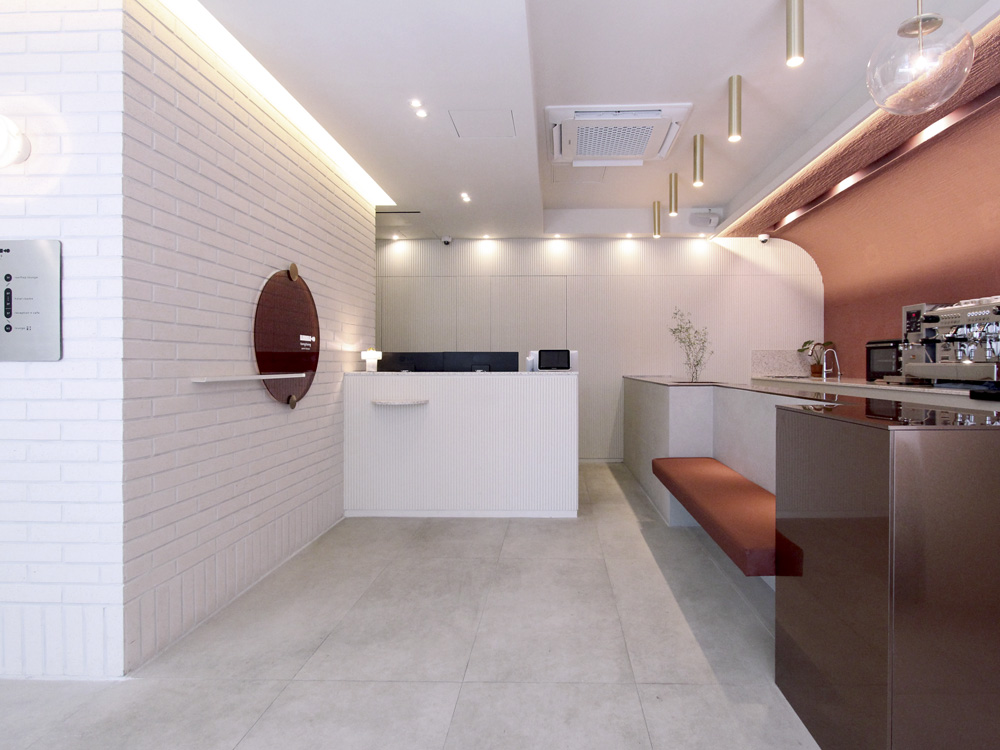 首尔通洞酒店咖啡厅 | 色彩点睛的现代概念空间-4