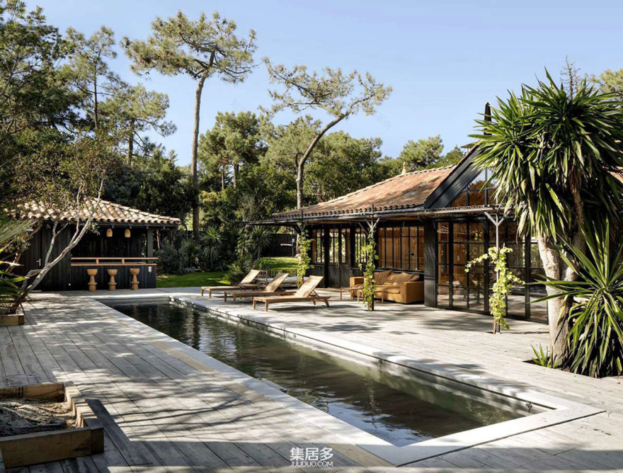 蔚蓝海岸上的木制别墅丨法国-0