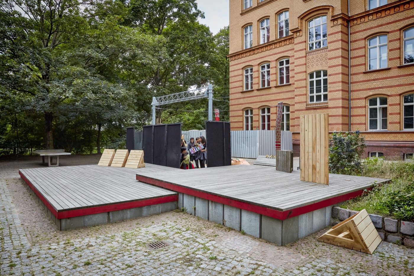 柏林 Herbert Hoover 中学校园舞台设计丨德国柏林丨Gruppe F-10