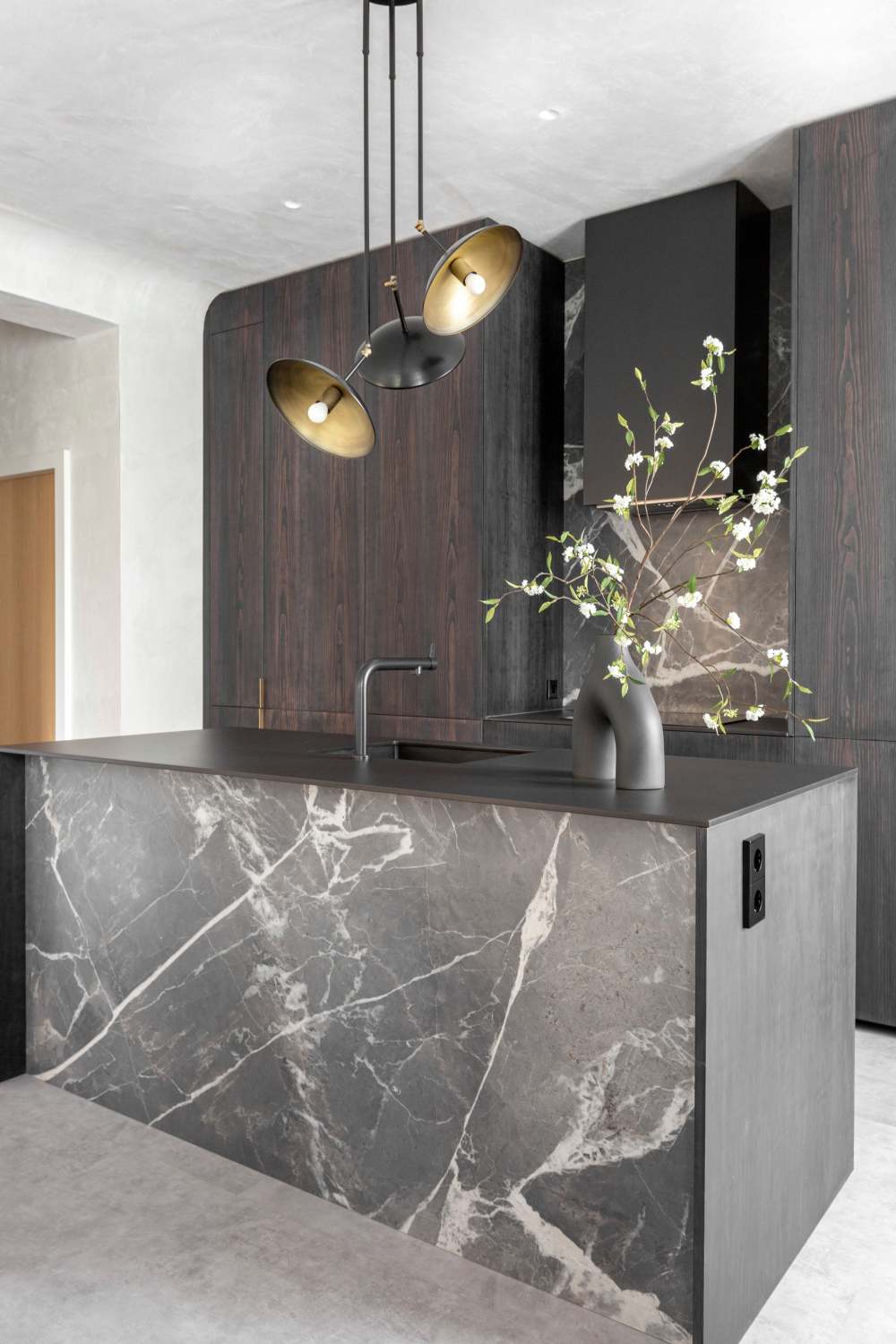 西班牙皇宫旁奢华野兽派内饰设计丨ArchitecturalDigest-1