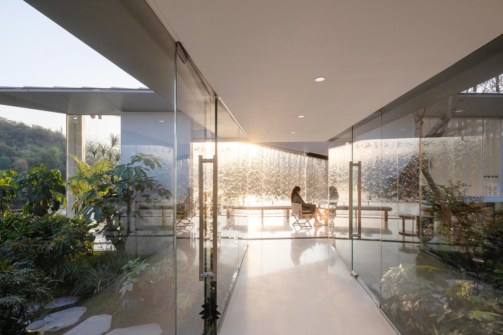 重庆麓悦江城咖啡厅丨中国重庆丨万华研发 + 直现建筑-31