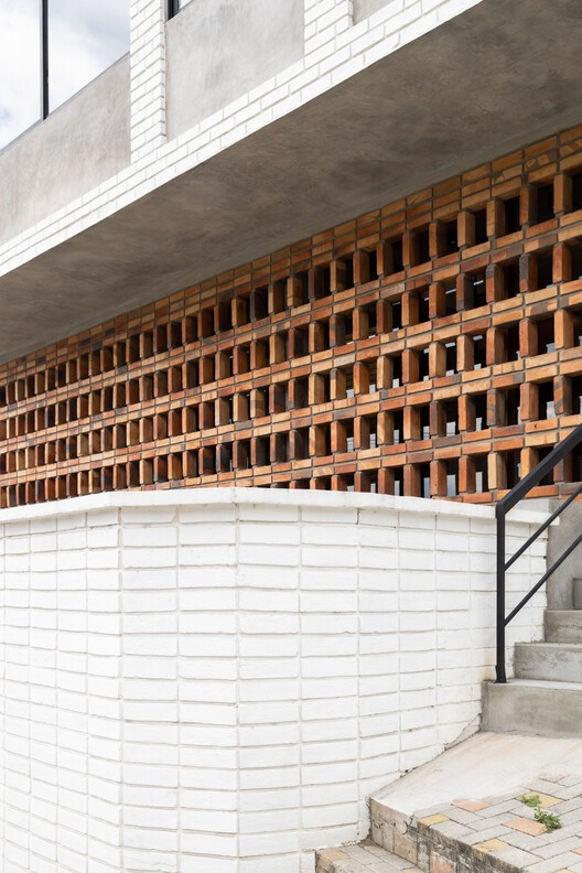 山坡上的现代住宅设计丨厄瓜多尔丨Hábitatestudio de arquitectura-28