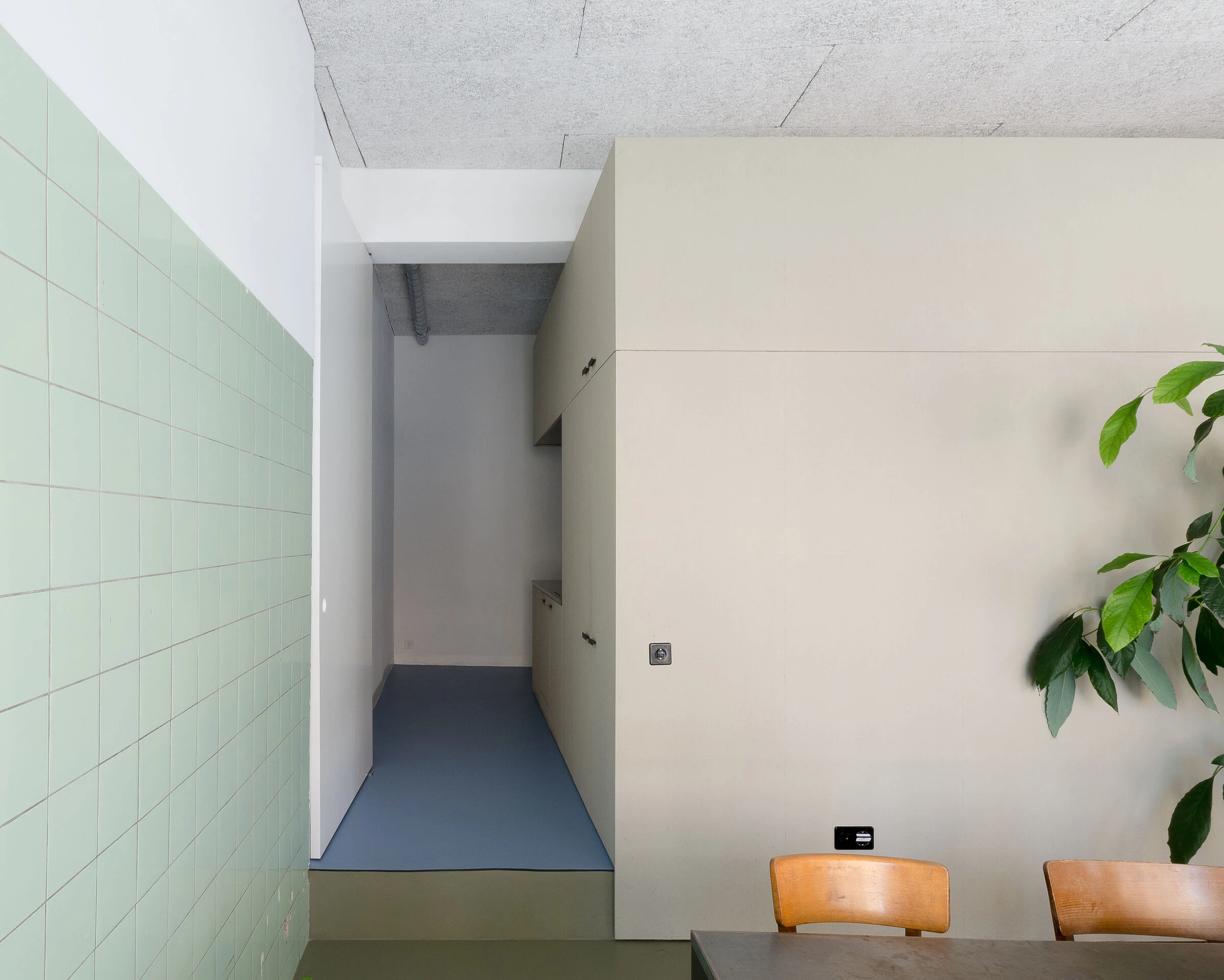 Transformation of a shop into an office space-6