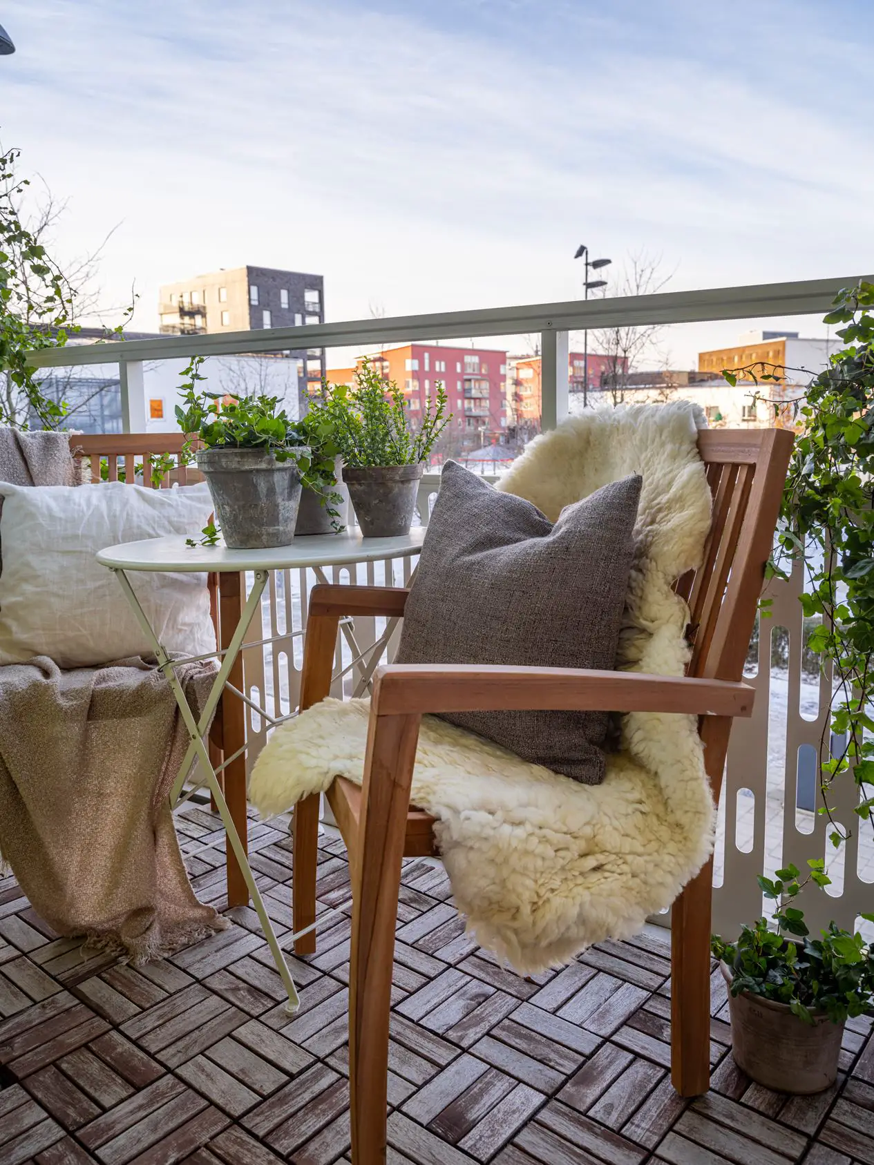 现代一居室公寓巧妙运用半玻璃墙设计-14