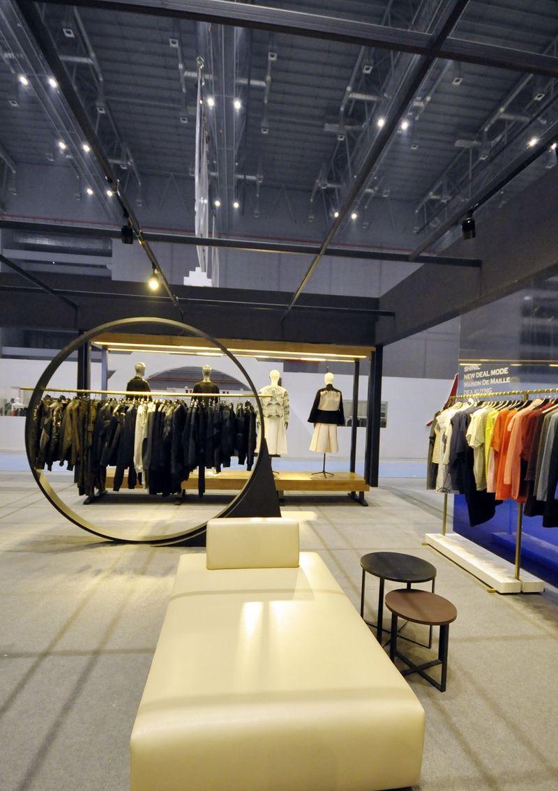 韩国Koudee买手店2015上海CHIC展自然简约展厅设计-2