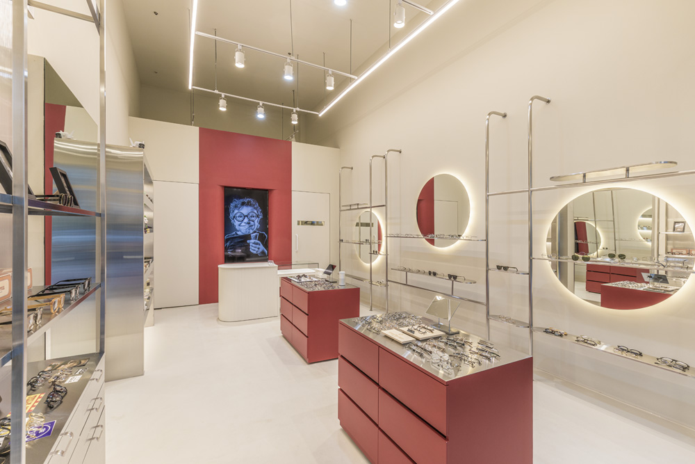 色彩点睛的 12 平米潮流眼镜店设计-5