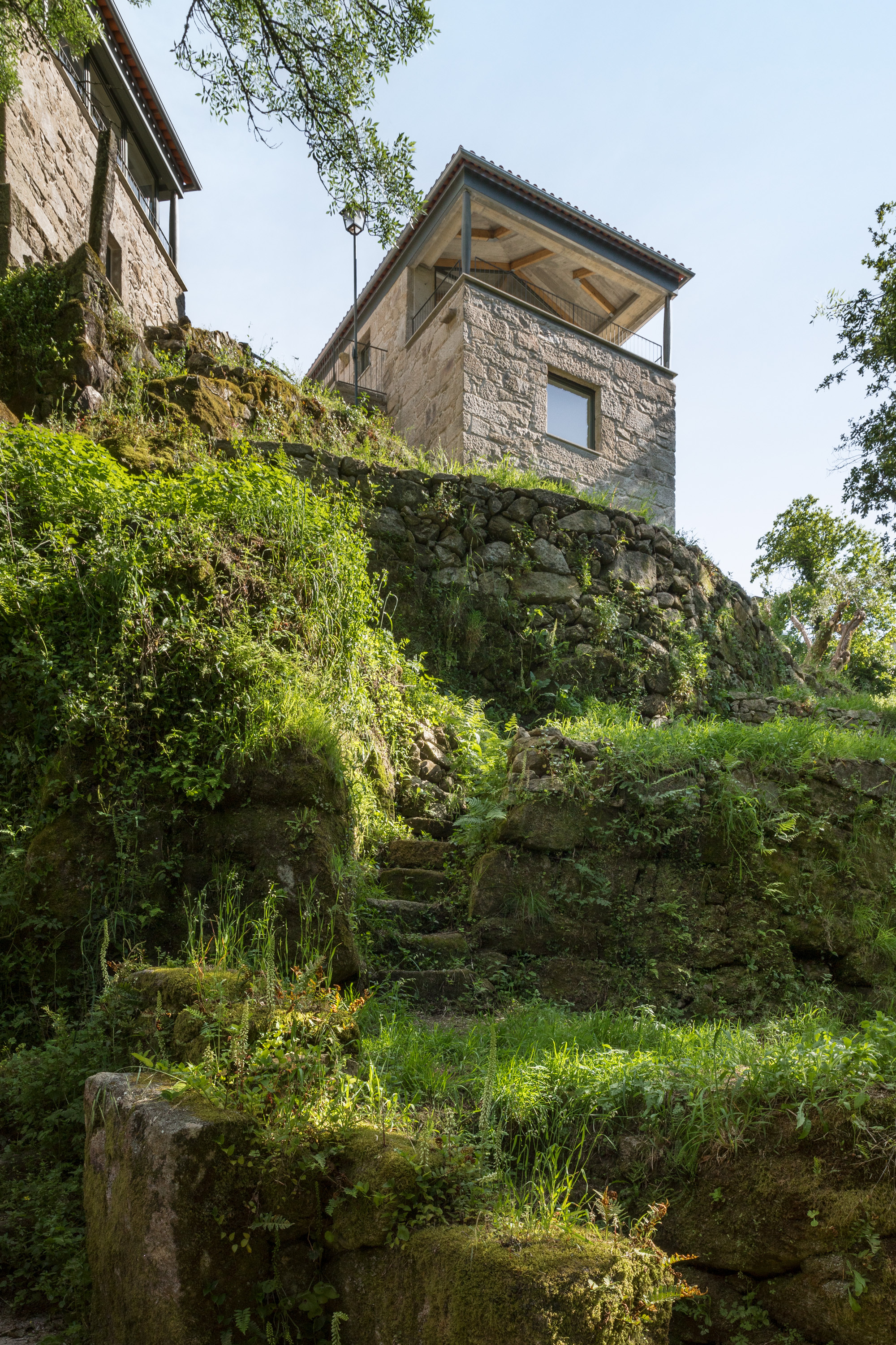 姊妹屋；姊妹楼（需结合具体语境确定最合适的表达，这里假设在描述建筑等场景下） 丨葡萄牙丨oitoo-17