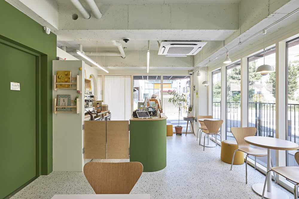 十坪咖啡厅的现代简约设计风格-3