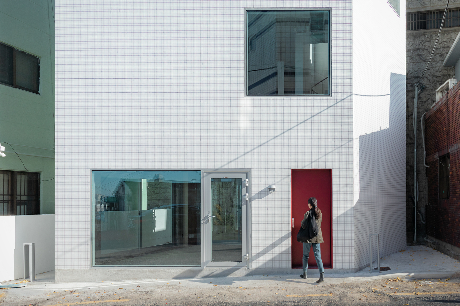 受限土地上的创意“大拇指”建筑-12