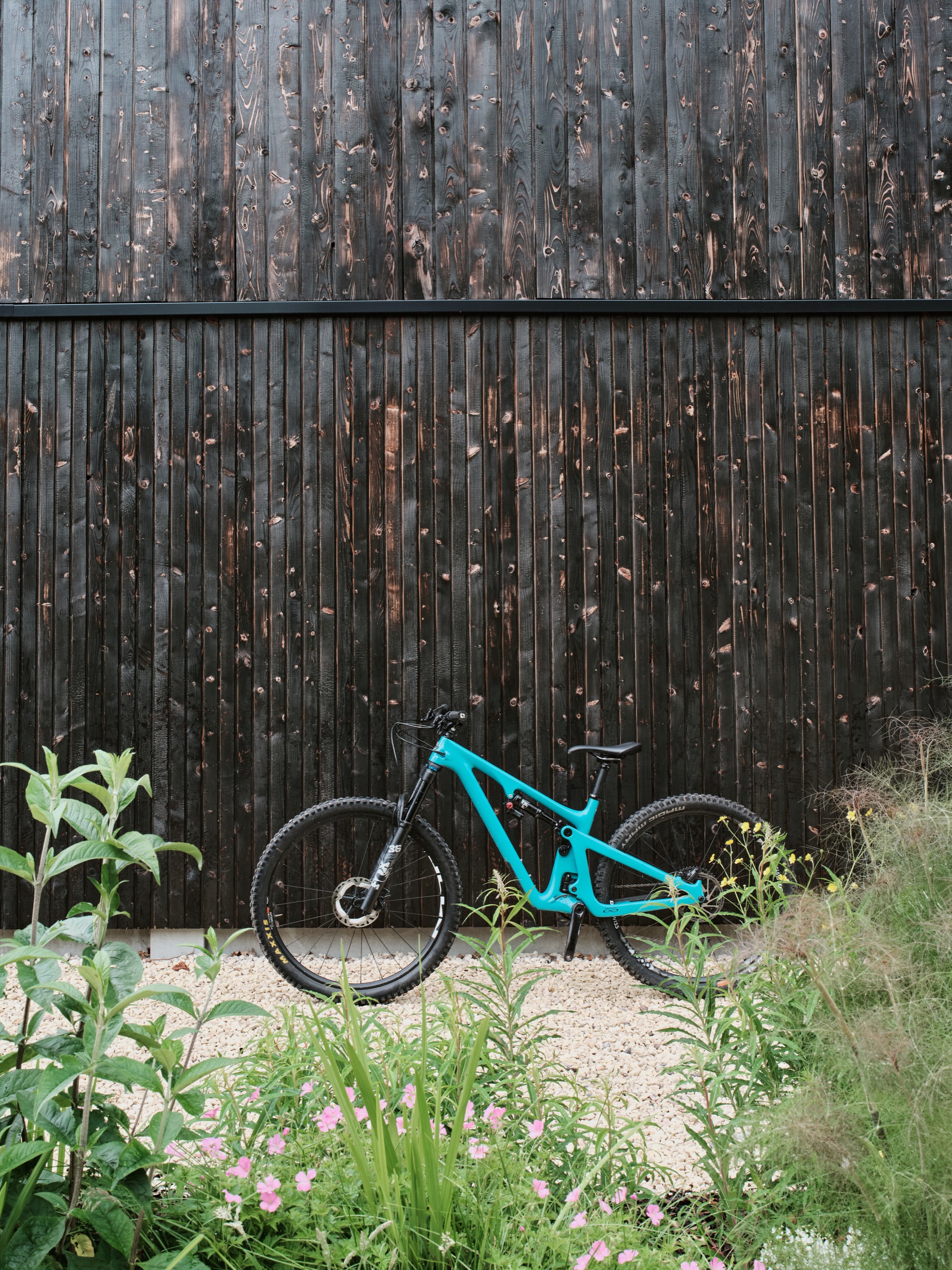 一间办公室和两所房子丨英国因弗内斯丨Loader Monteith-41