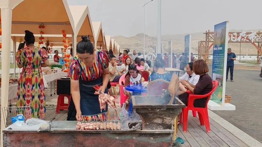 “双珠”计划丨宁波援疆•独库(康村)游客服务中心项目及康村旅游服务设施改造提升工程投入运营-5