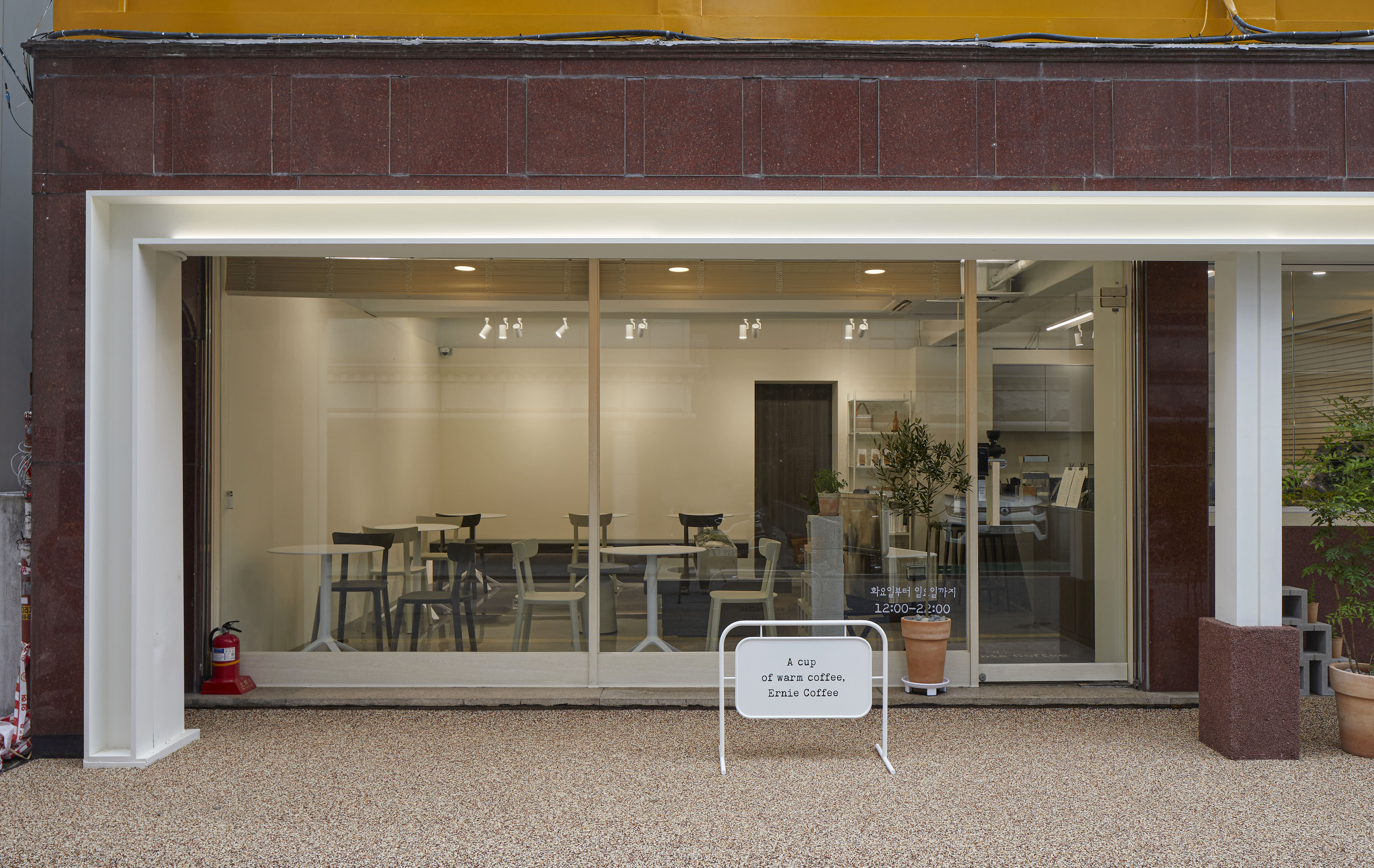 24 平米现代简约咖啡厅设计-2