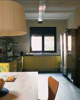 黄色高科技风格厨房设计