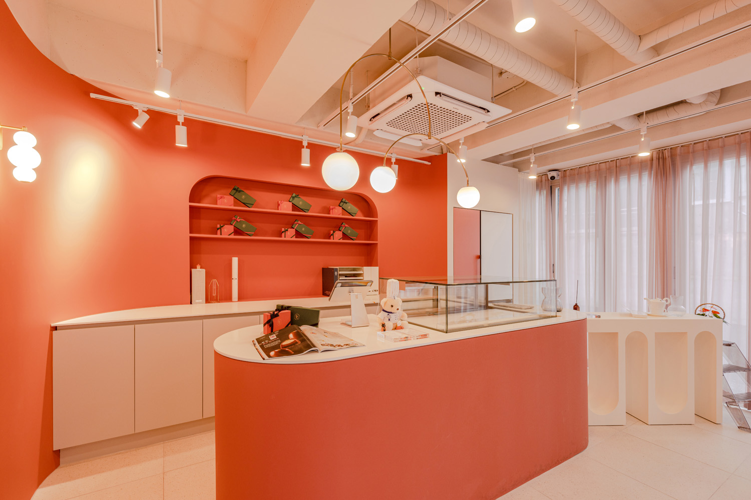 粉色糖果般的斯文空间 | 15 平米咖啡厅的甜蜜设计-4