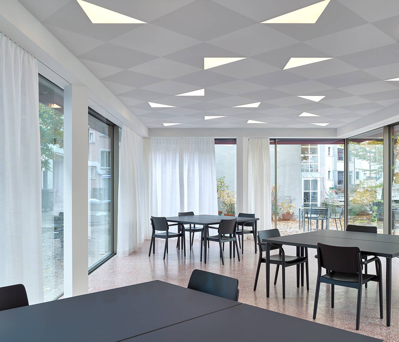 瑞士 Zurich St Peter & Paul 退休中心庭院办公建筑-5