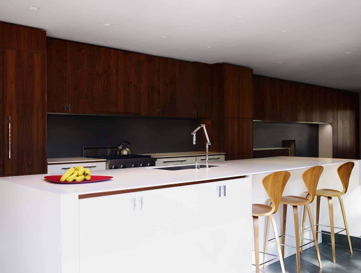 This compact Toronto house gets a stunning modern makeover-13