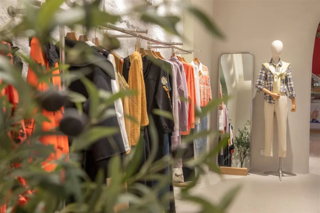 熙然女装第五代店铺形象设计丨中国海口丨MJVMD(广州孟靖迪赛品牌策划有限公司)-25