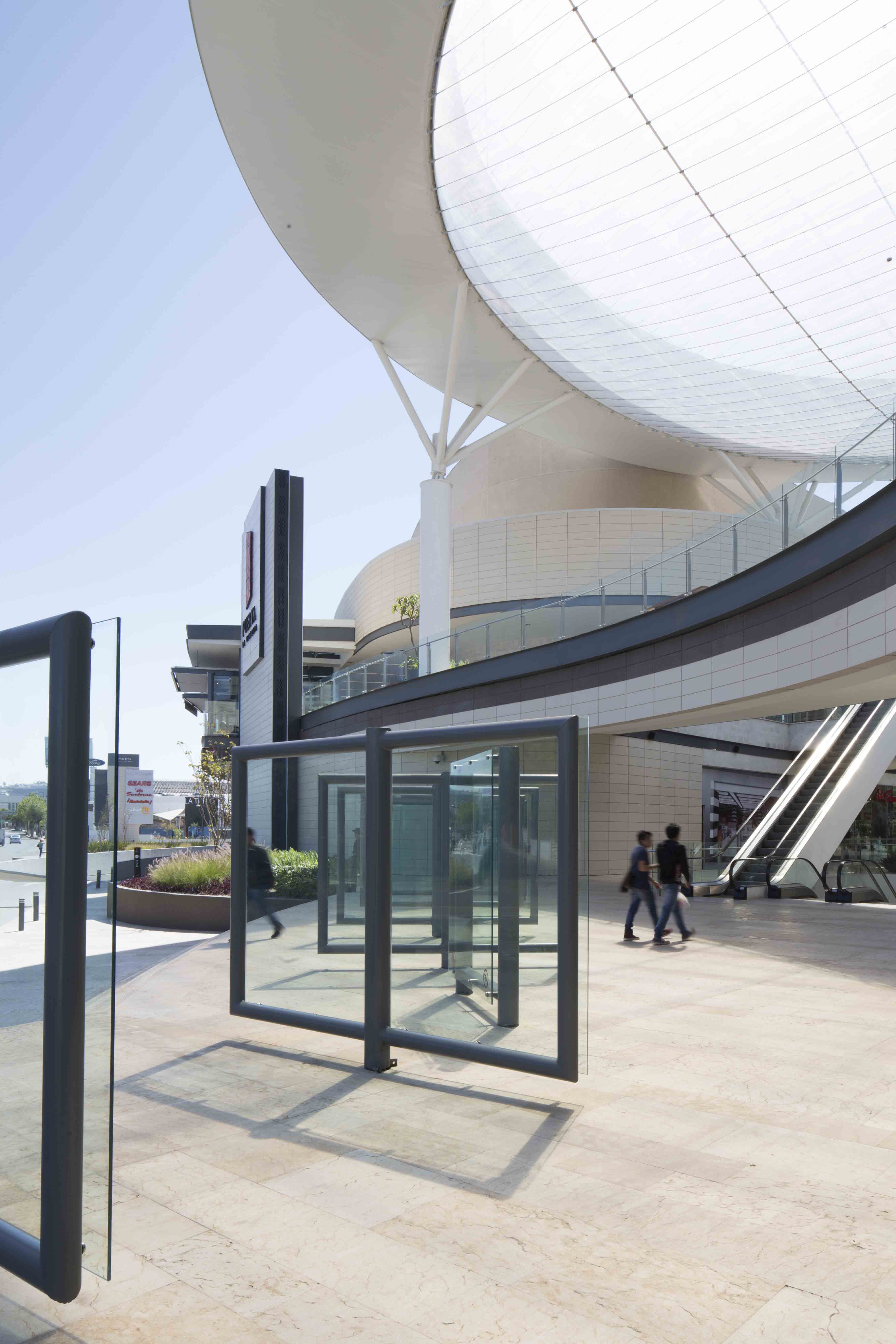 Puerta La Victoria 购物中心设计-15