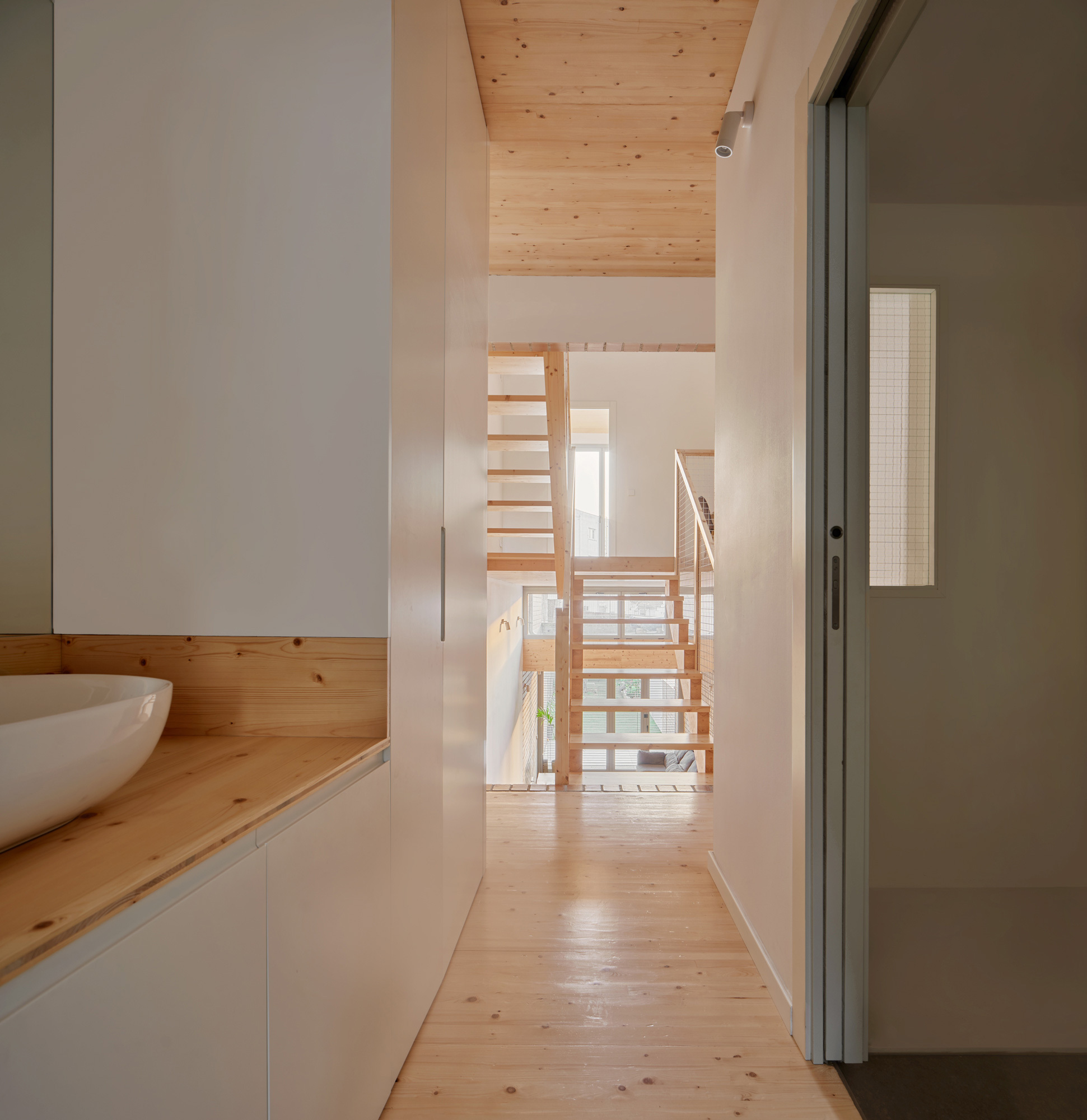 115ARI Single-Family Home Between Party Walls in Sabadell / Vallribera Noray Arquitectes-20
