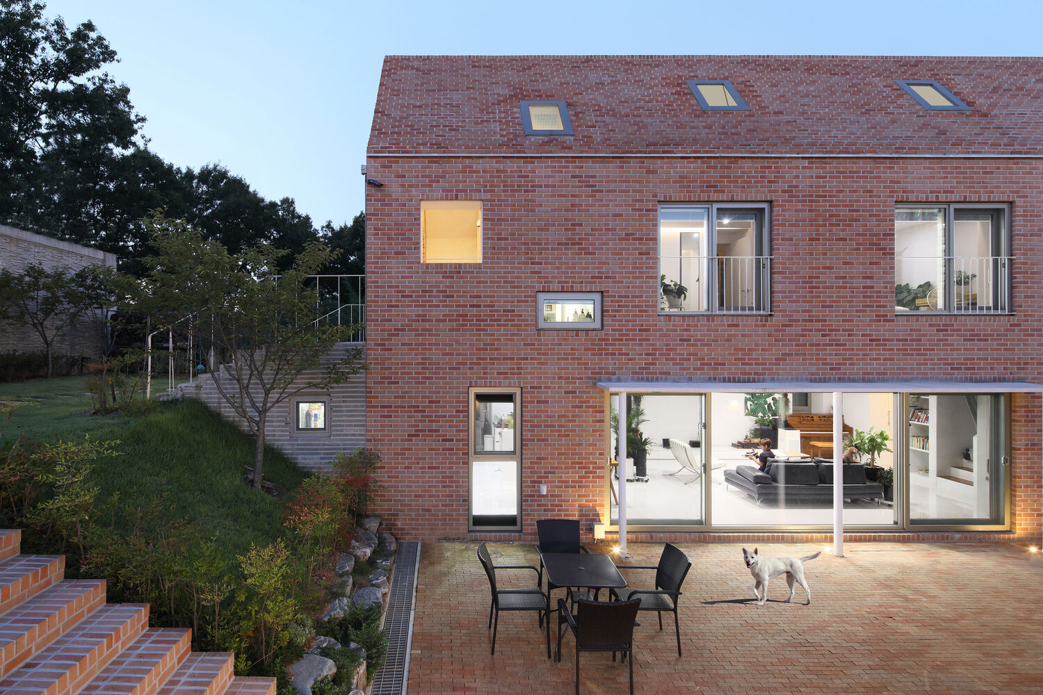 首尔郊区悬浮砖房· Zeppelin House-32