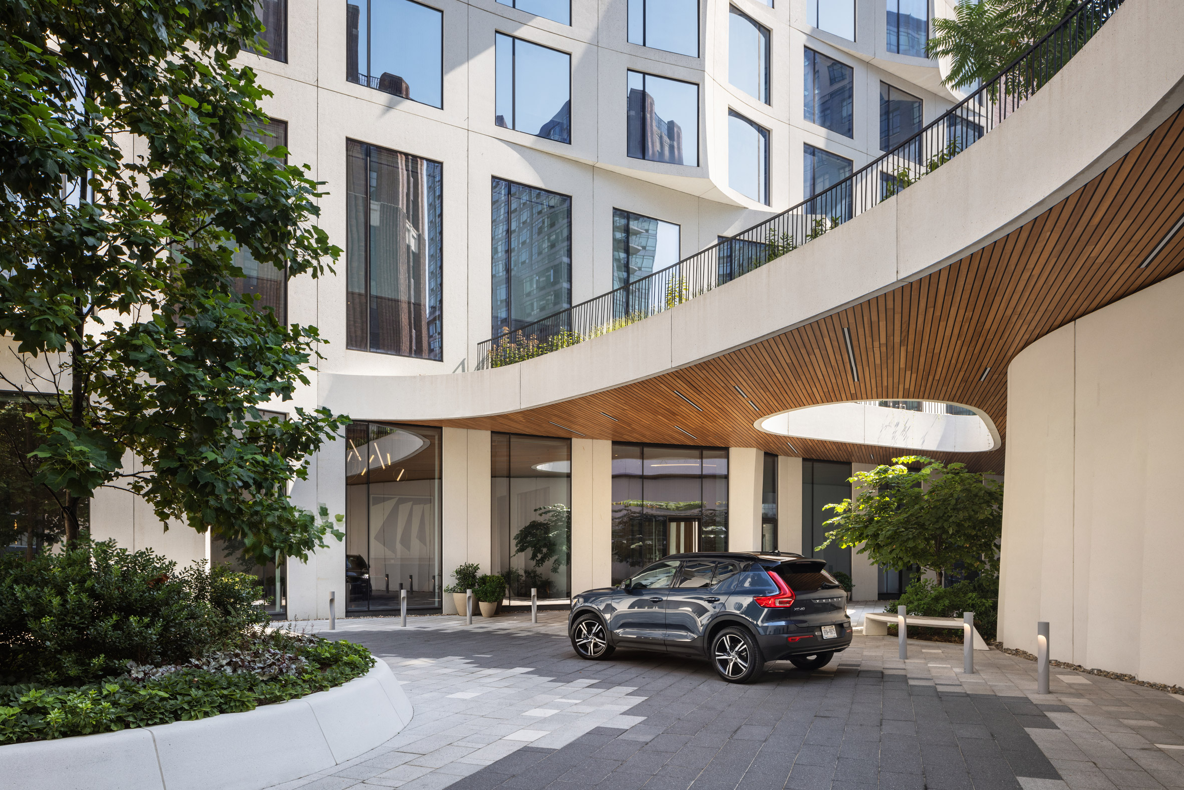 纽约 11 Hoyt 公寓楼 | 绿意盎然的波浪形混凝土立面-7