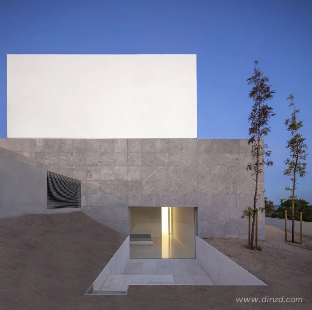 白色极简，融入自然的住宅设计-88