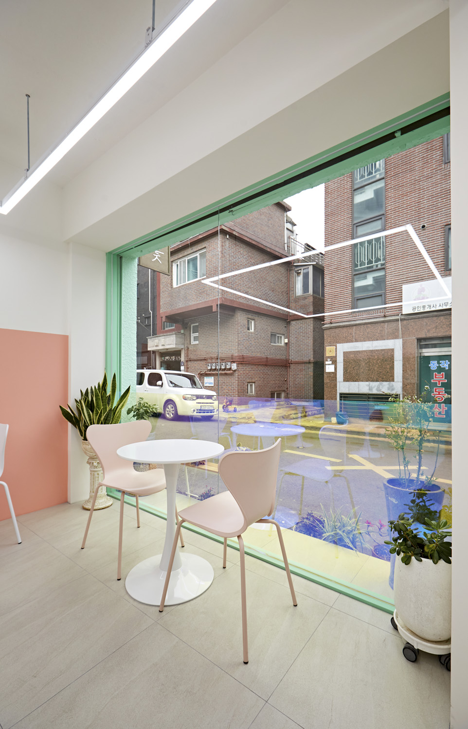 春日粉绿小馆 | 7 坪空间里的温馨咖啡馆设计-11