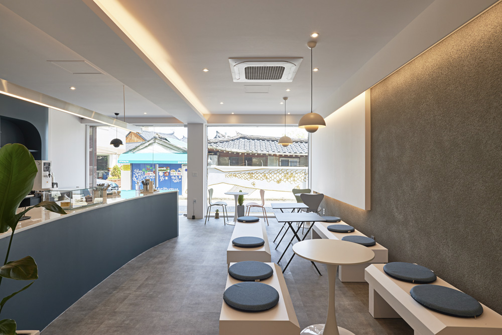 现代简约的 16 平米咖啡厅室内设计-5