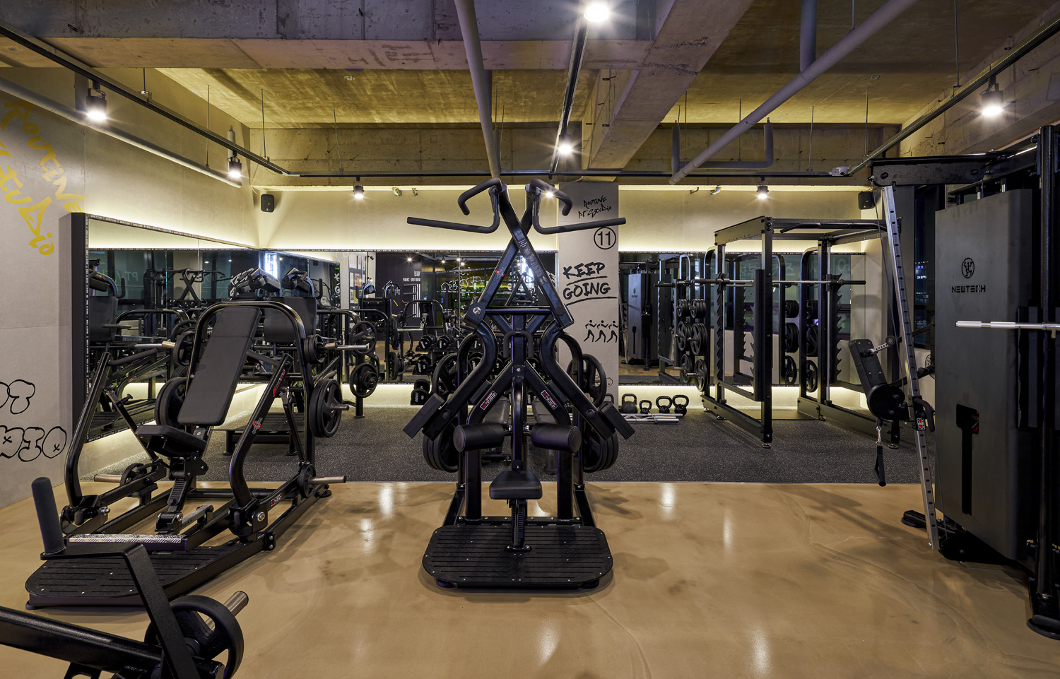 照明点睛 50 平小店的时尚室内设计-9