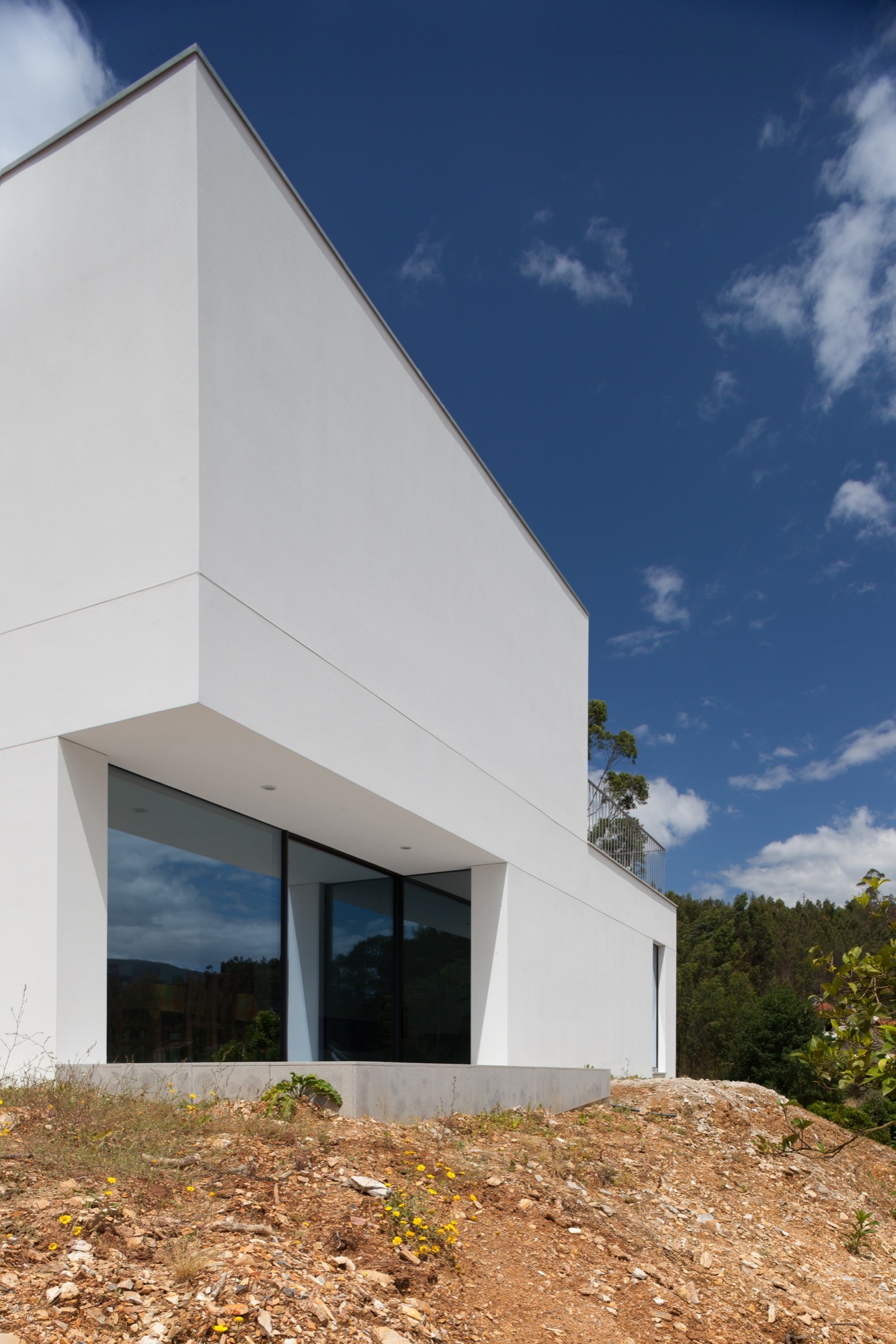 葡萄牙 Agueda 住宅——地形与空间的完美融合-22