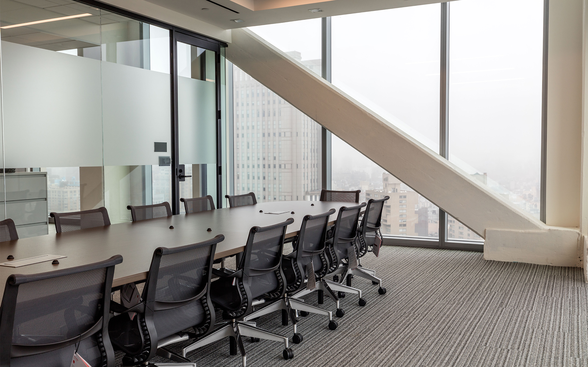 "DSNY Tenant Fit-out - 375 Pearl Street | 大型办公空间设计典范"-6