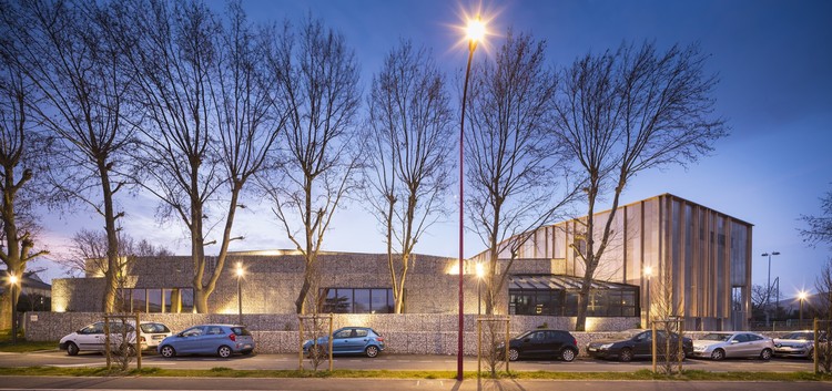 绿意盎然的新校园 · 贝松安吉拉·戴维斯学校-26