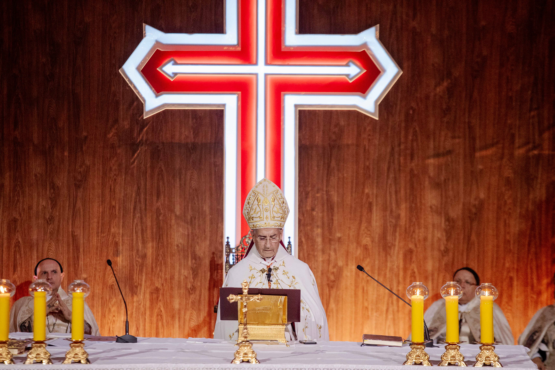 Jesus King Zouk Mosbeh - Illuminating the Statue-26
