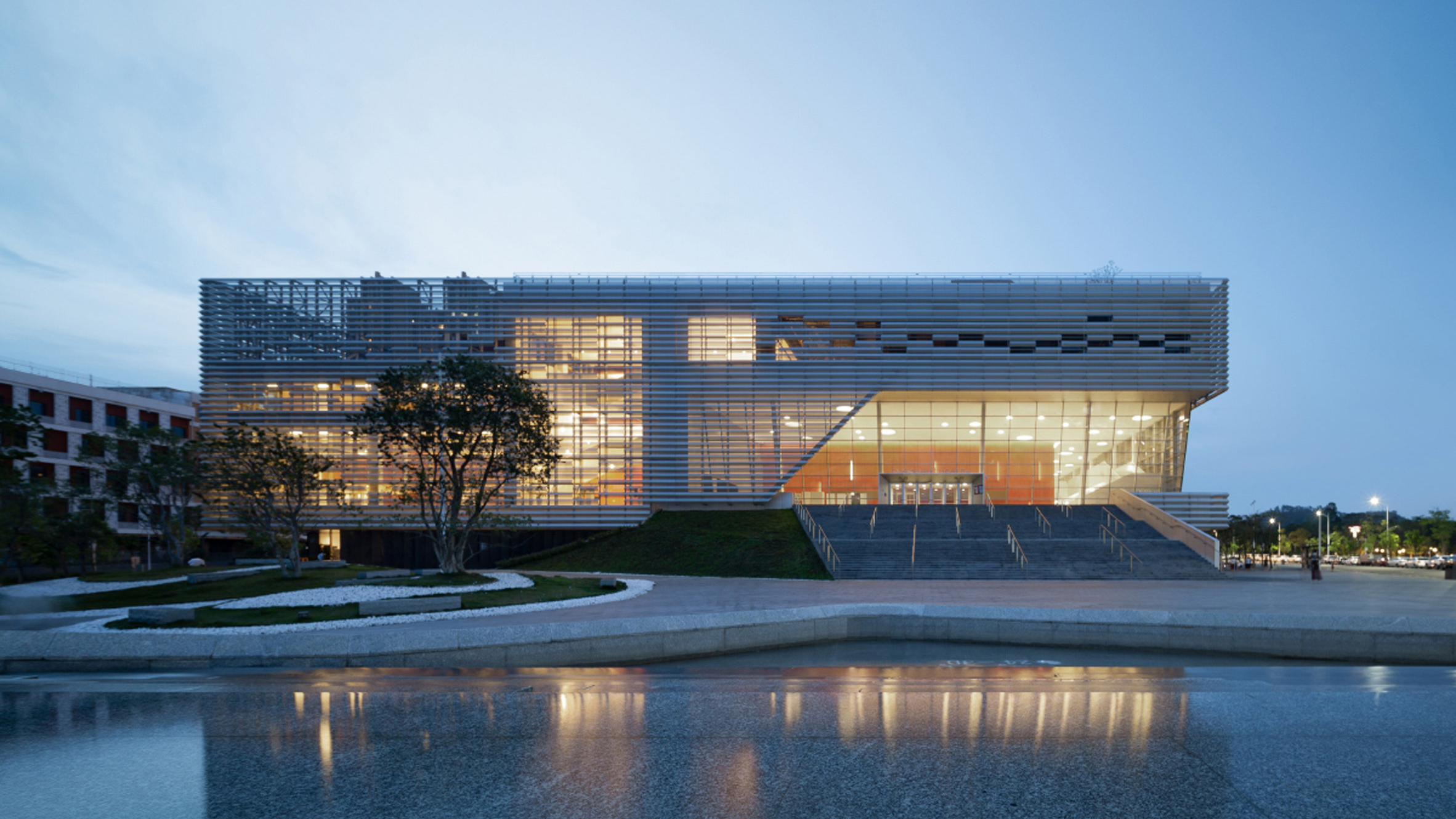 深圳平山表演艺术中心 | 简约内敛的剧院设计-0