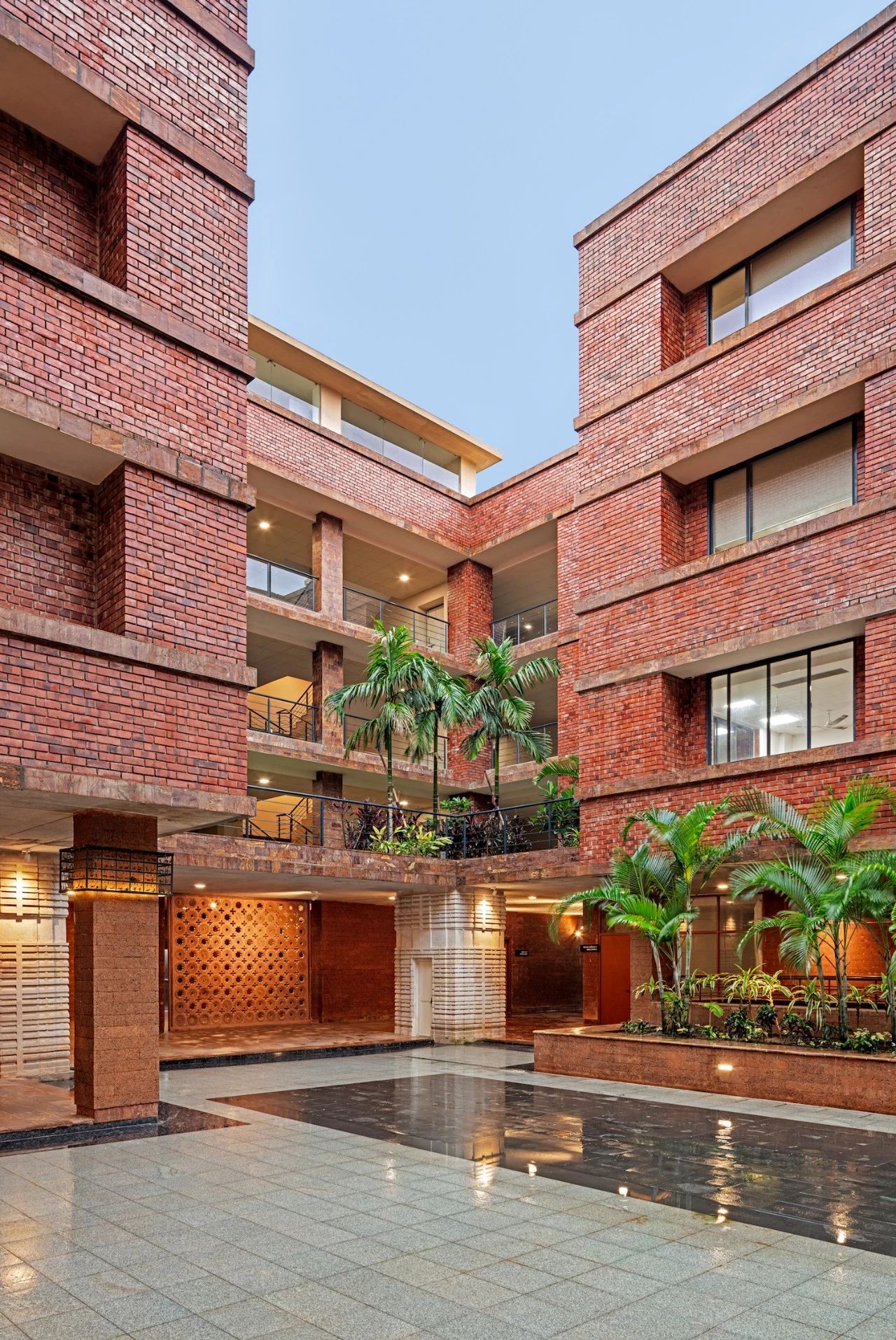 全球最具创意的十座红砖建筑丨孟加拉国丨PMA Madhushala,Sthapotik,CTA 等-81