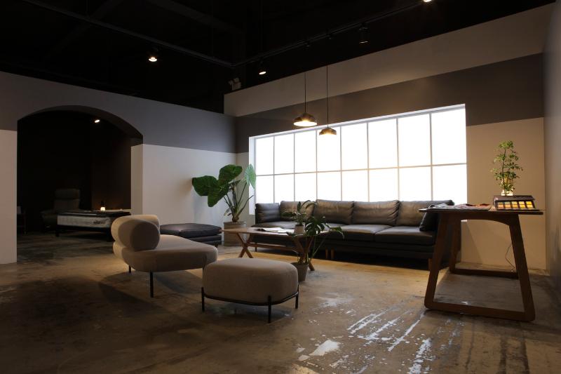 多样风格演绎的 200 平家具公司展示空间-2