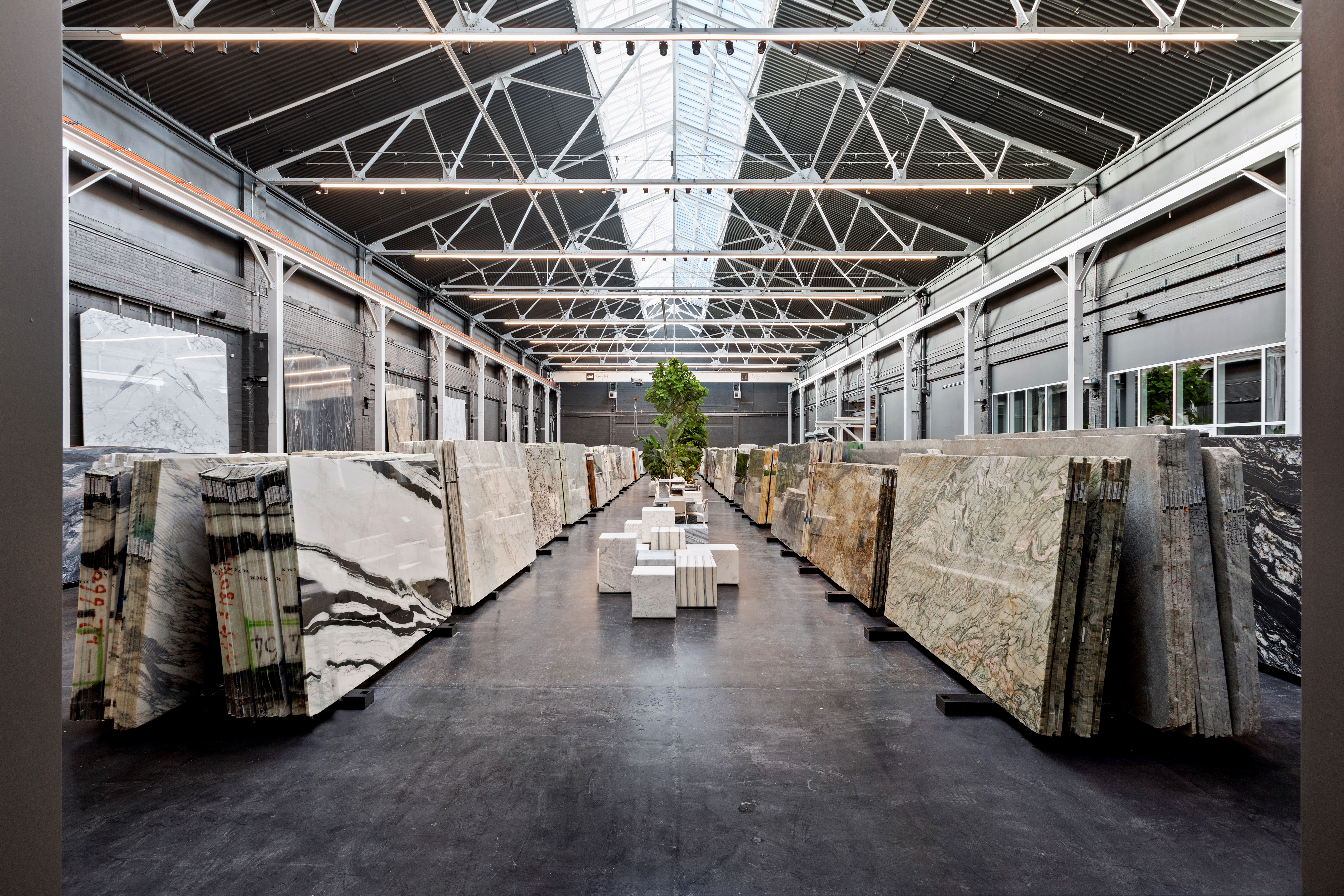 纽约布鲁克林海滨前军工厂变身奢华石材展示厅丨美国纽约丨Bando x Seidel Meersseman-20