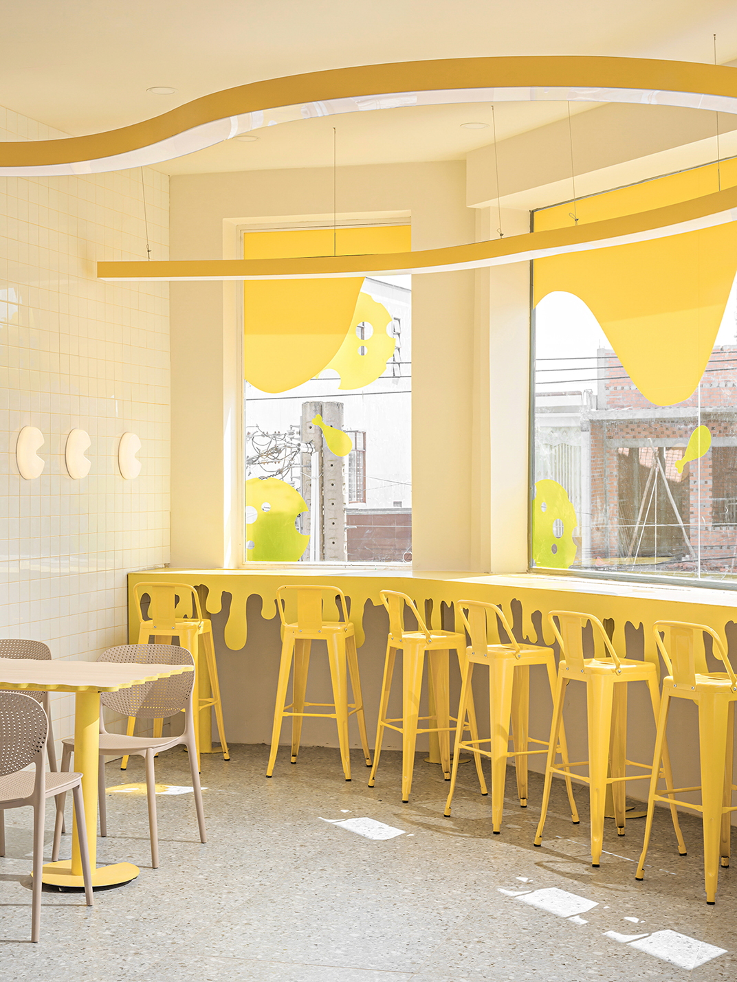 超可爱的餐厅灵感来自一层融化的奶酪 ，越南 | Designed by Ksoul Studio - 甜品店 - 餐厅LOGO-VI空间设计-全球餐饮研究所-16