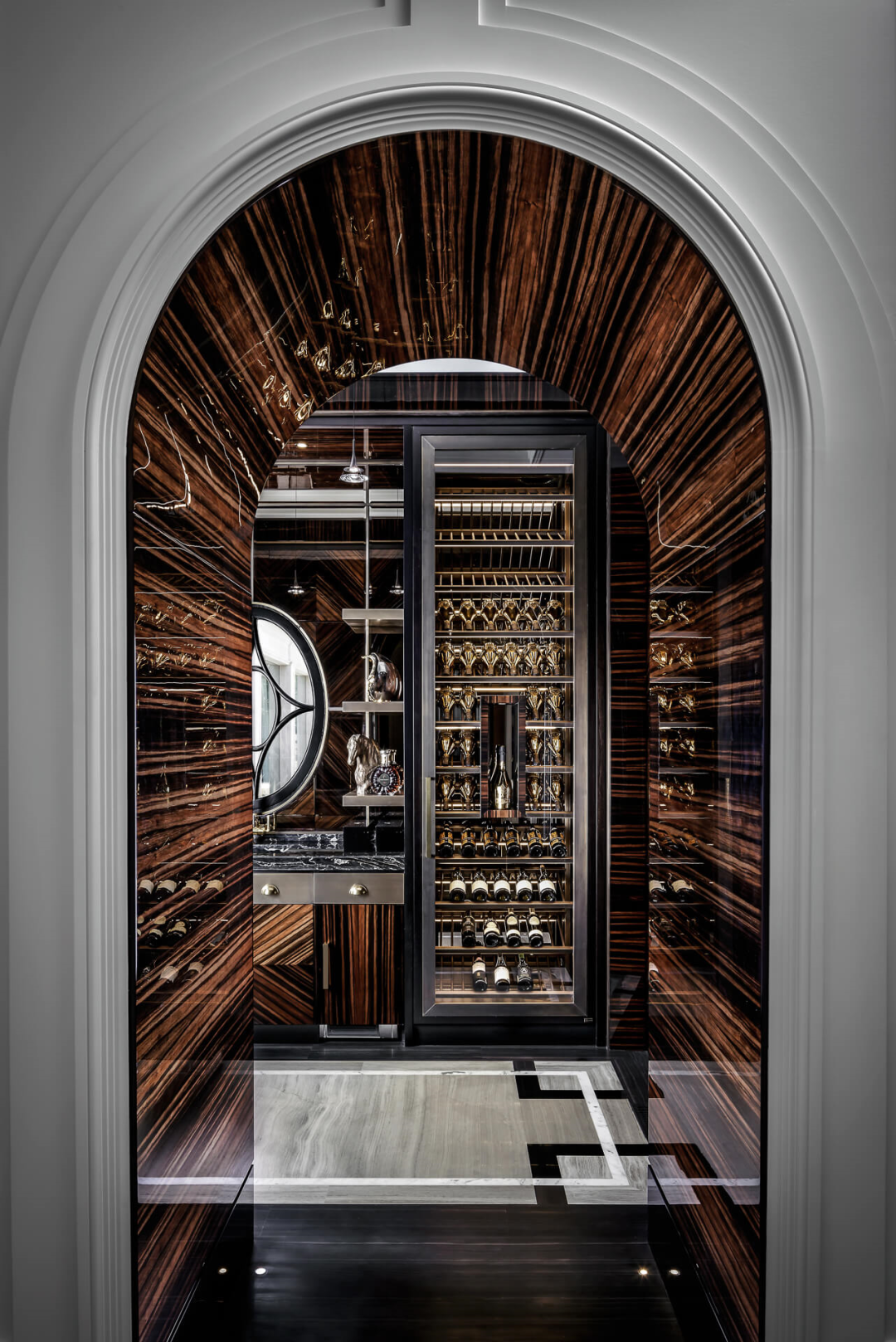 Drake 亿元豪宅揭秘,现代奢华与古典艺术的完美融合-60