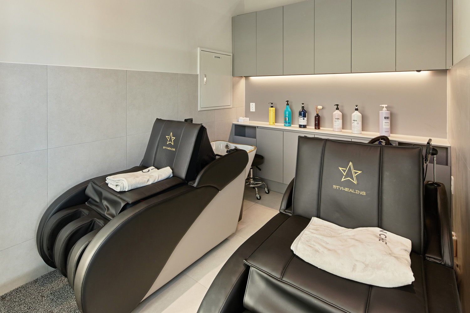 现代简约风格的 16 平米美容室内设计-7