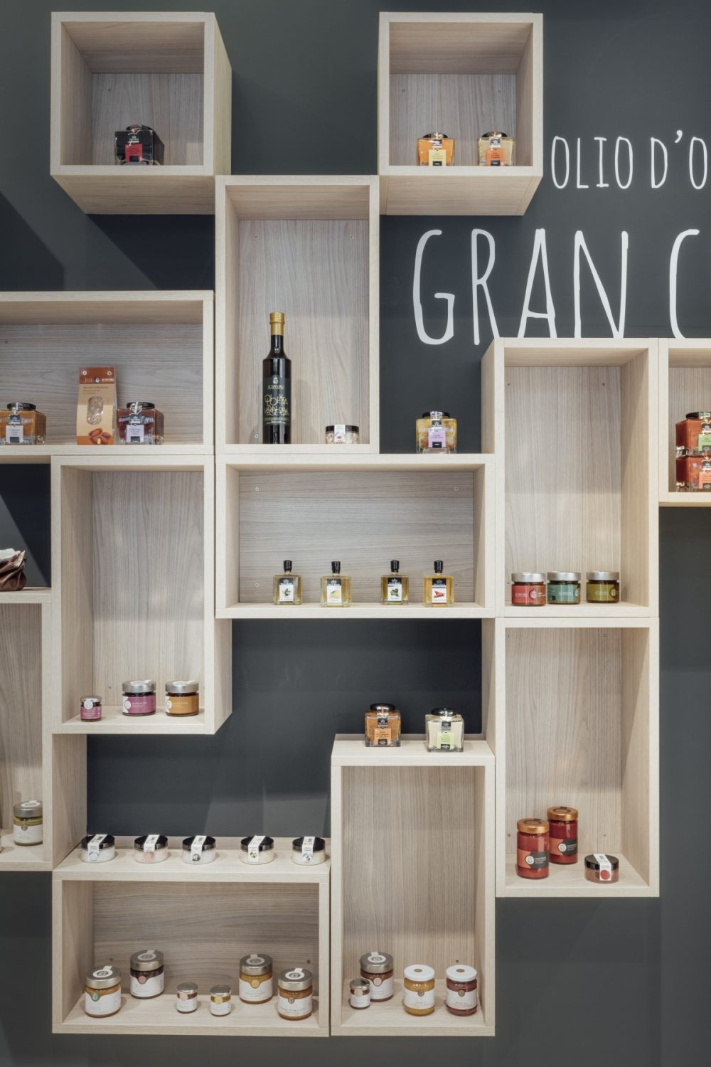 Dodici Dodici 食品精品店 | 现代简约风格打造美食空间-14