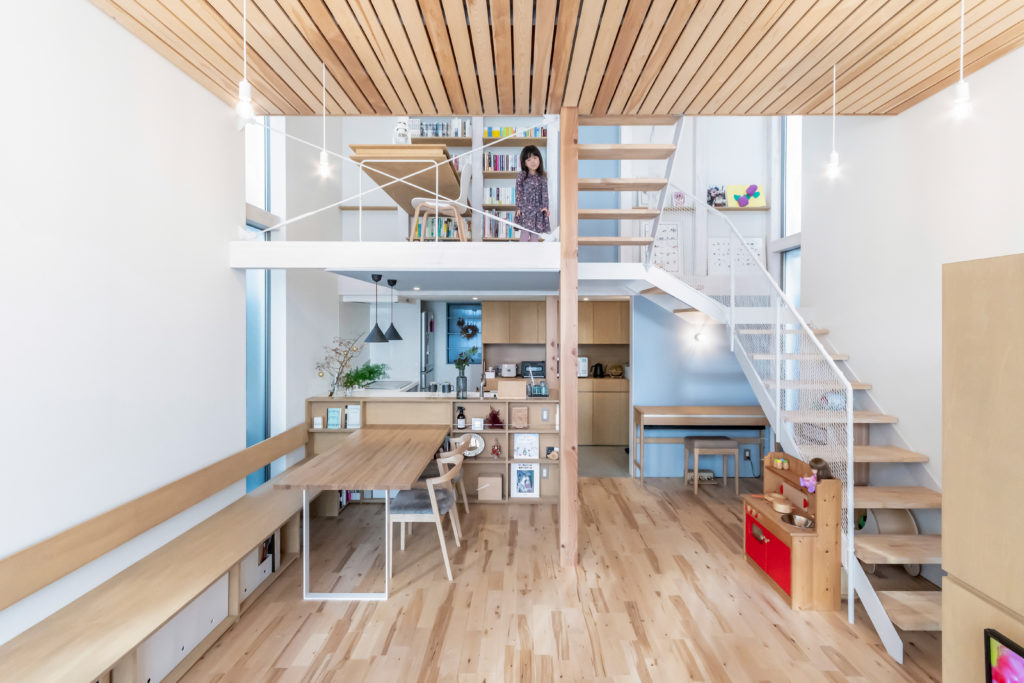 玄関から寝室までひとつながりの家開放性とともに家族の気配を感じながら暮らす | Architecture | 100%LiFE-14