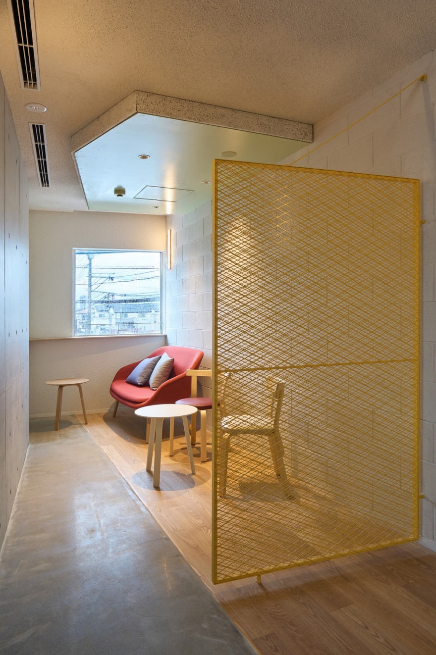 七隈地区的产科(注:Nanakuma一般音译成七隈,需根据实际语境判断是否为特定地名) 丨日本福冈丨Yoshitaka Suzuki and Associates-42