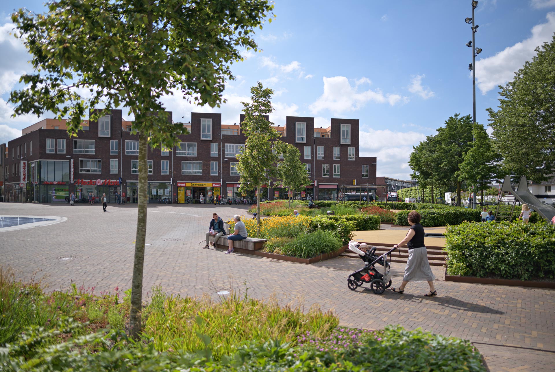 荷兰 Ede 市场广场绿色更新，打造多功能活动空间-4