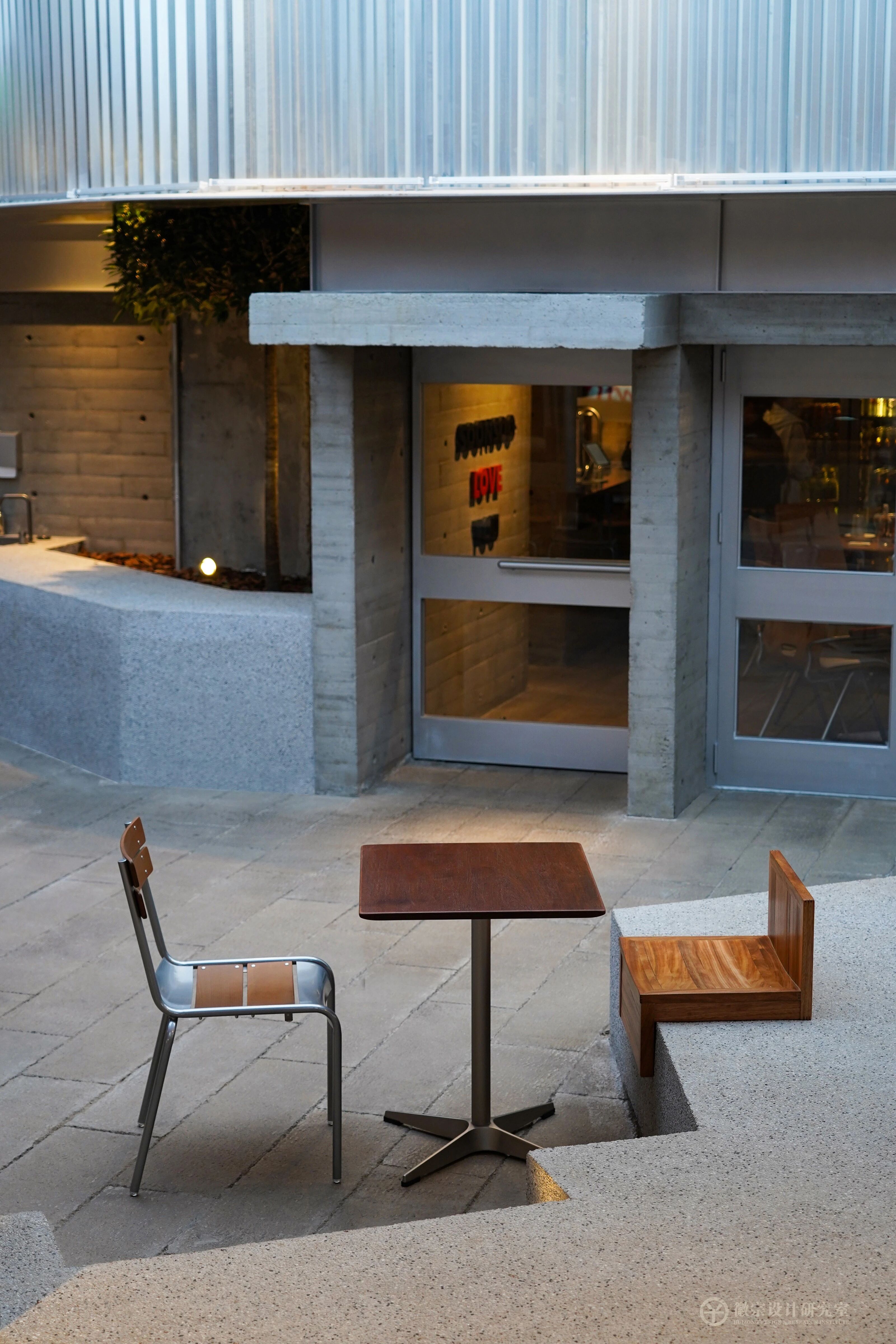 「被撕开的礼盒」SOONSOO CHICKEN中国首店设计丨中国郑州-38